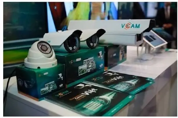 Camera trong nh&agrave;